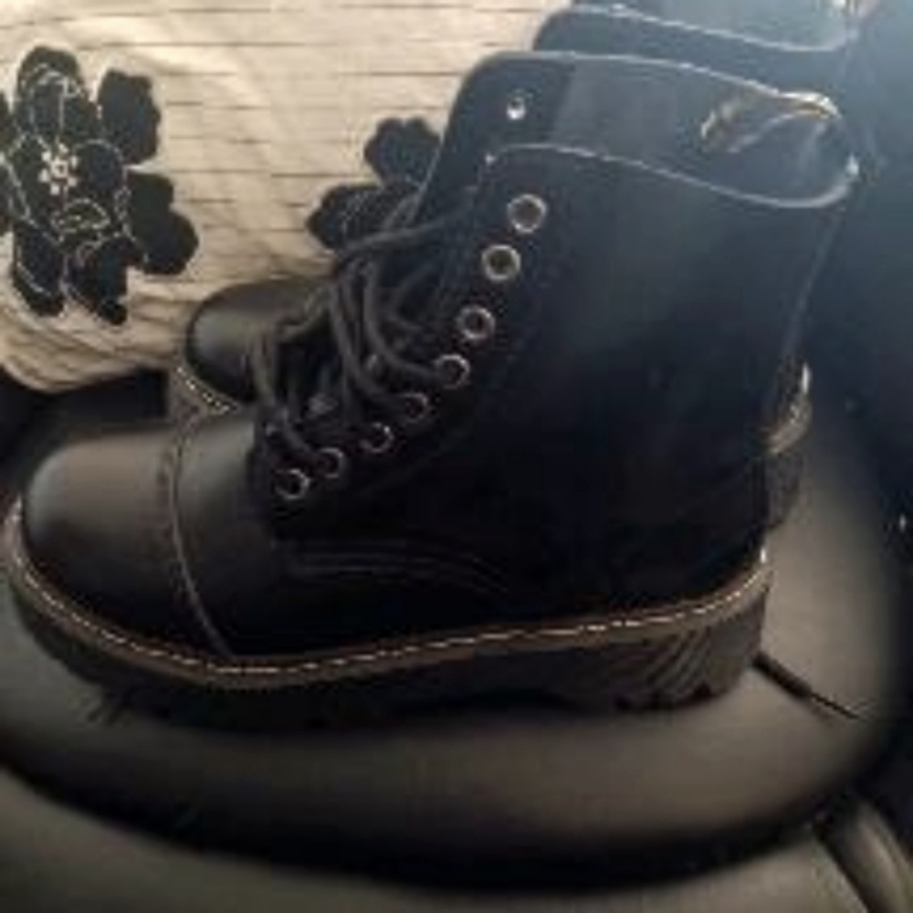 Doc martens airwair platform combat boots size 8